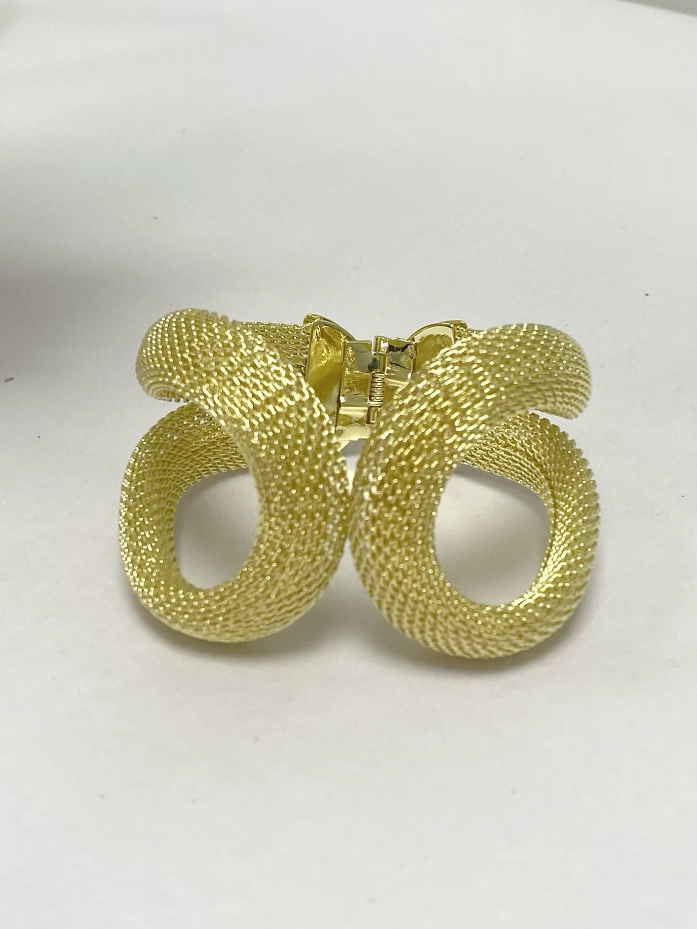 Twist Gold Cuff
