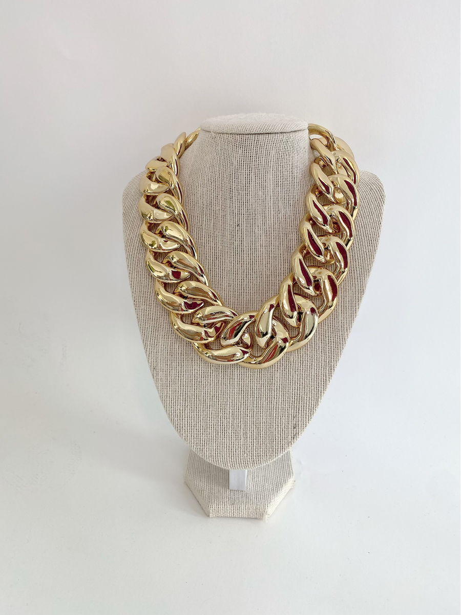 Oversized Golden Chain Necklace